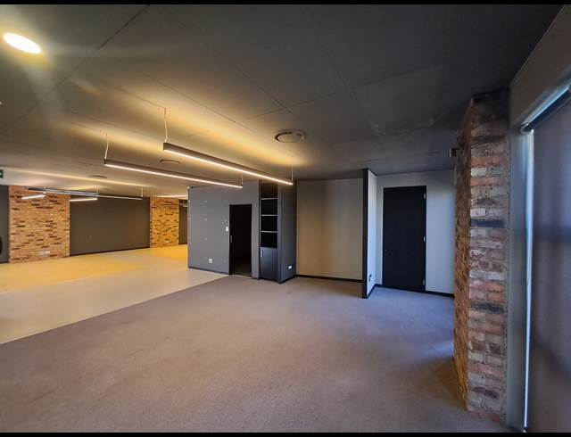 345M² OFFICE TO LET IN HYDE PARK
