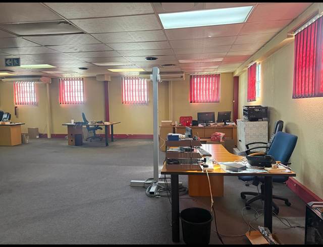 300M² WAREHOUSE TO LET IN HALFWAY HOUSE