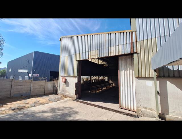 600M² FACTORY TO LET IN INDUSTRIA NORTH