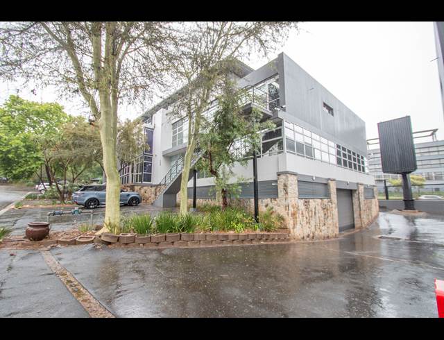 2,800M² OFFICE TO LET IN PARKMORE