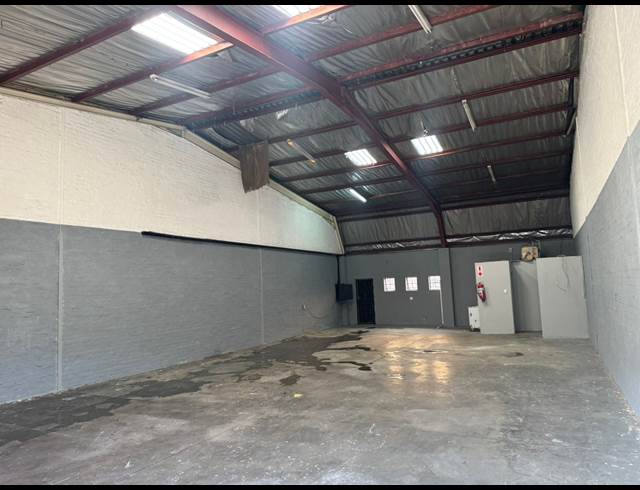 193M² WAREHOUSE TO LET IN CROWN