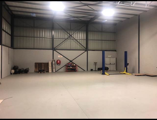 519M² WAREHOUSE TO LET IN STIKLAND INDUSTRIAL