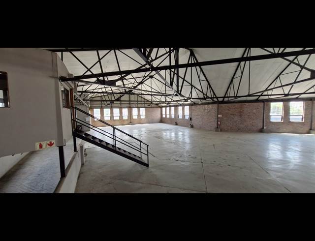 900M² WAREHOUSE TO LET IN SELBY
