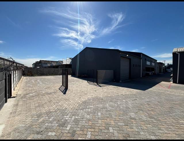 420M² WAREHOUSE TO LET IN EPPING INDUSTRIAL