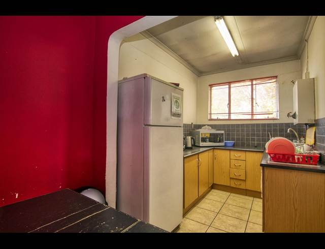 2,100M² WAREHOUSE TO LET IN WYNBERG