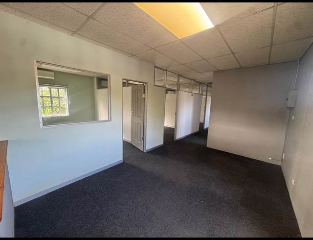 114M² OFFICE TO LET IN UMHLALI