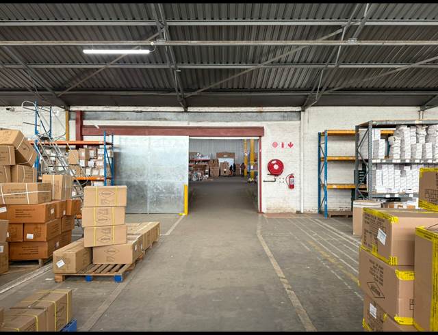 2,658M² WAREHOUSE TO LET IN ANDERBOLT