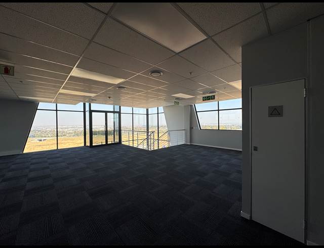 2,250M² WAREHOUSE TO LET IN AIRPORT PARK