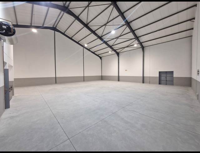 409M² WAREHOUSE TO LET IN STIKLAND INDUSTRIAL