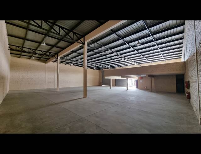 712M² WAREHOUSE TO LET IN POMONA