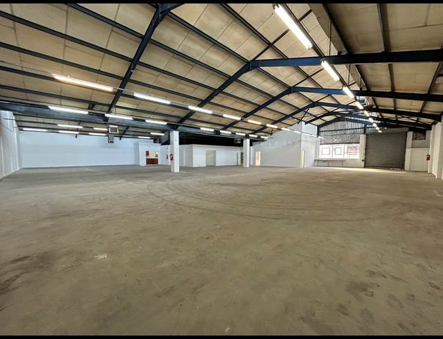 925M² WAREHOUSE TO LET IN PAROW INDUSTRIAL