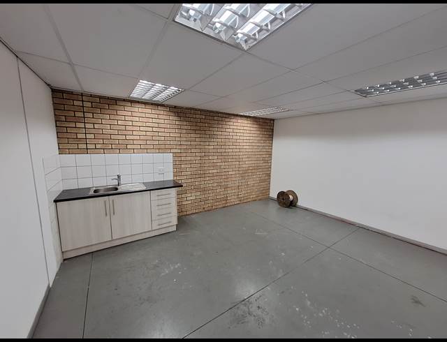 1,607M² WAREHOUSE TO LET IN NORTH RIDING