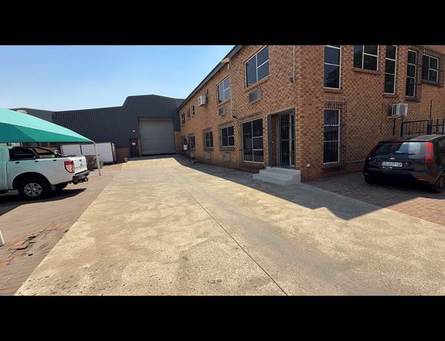 1,150M² WAREHOUSE TO LET IN WADEVILLE