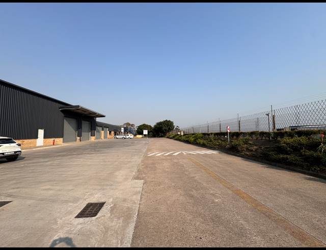 562M² WAREHOUSE TO LET IN GLEN ANIL