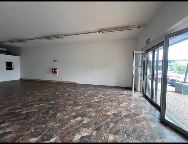 112M² RETAIL TO LET IN LASER PARK