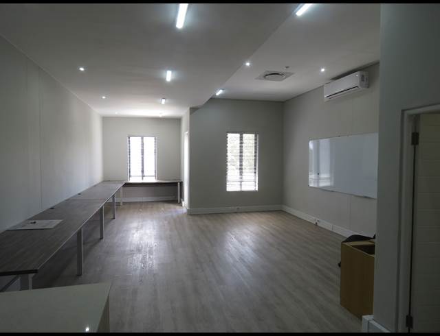 81M² OFFICE TO LET IN PAARDEVLEI