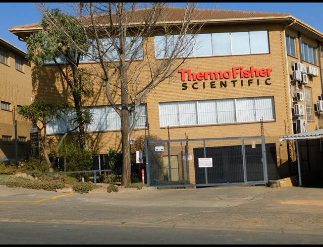 400M² OFFICE TO LET IN STRIJDOMPARK