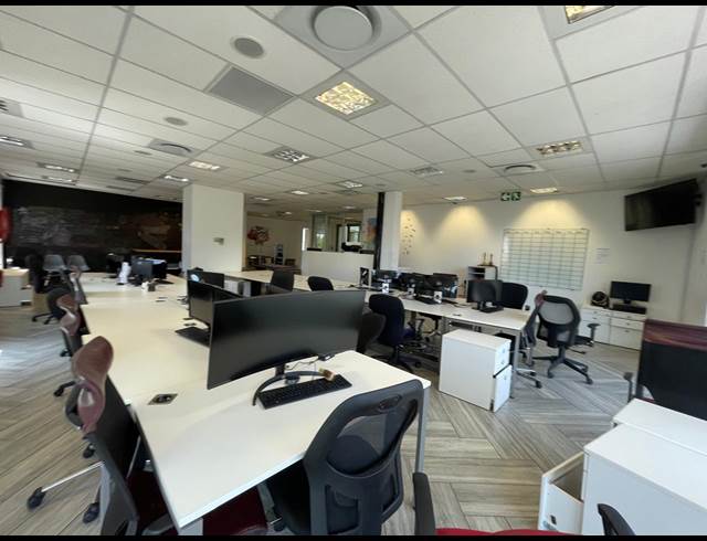 318M² OFFICE TO LET IN BRYANSTON