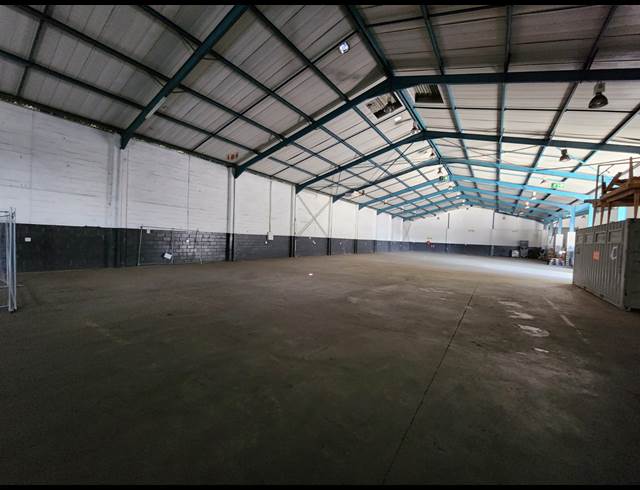 3,260M² WAREHOUSE TO LET IN KILLARNEY GARDENS