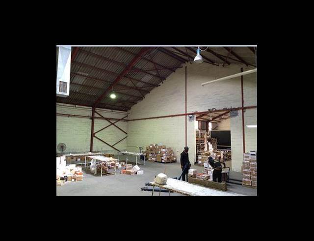 900M² FACTORY TO LET IN PAARDEN EILAND