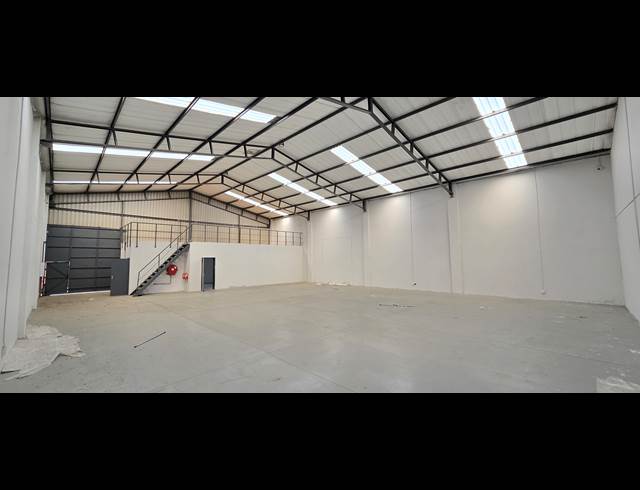 435M² WAREHOUSE TO LET IN COSMO BUSINESS PARK