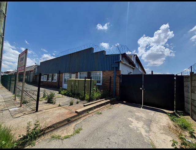 2,110M² WAREHOUSE TO LET IN HERIOTDALE