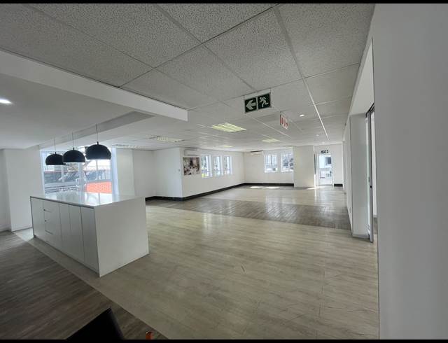 1,224M² OFFICE TO LET IN BRYANSTON