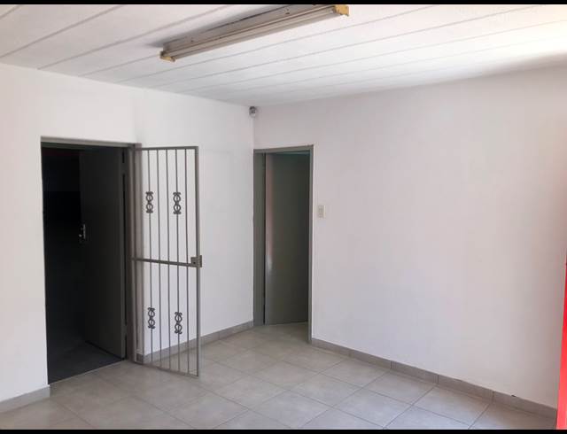 262M² FACTORY TO LET IN JET PARK