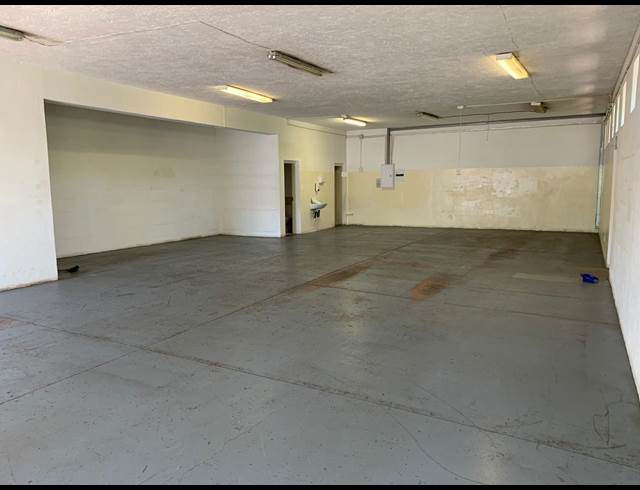 160M² WAREHOUSE TO LET IN FONTAINEBLEAU