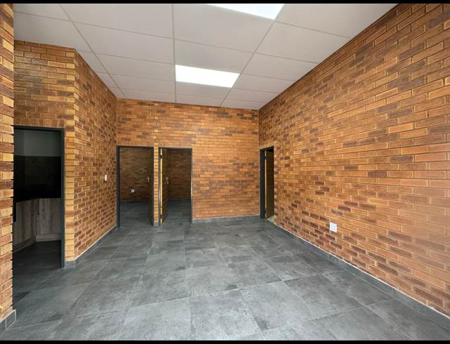 977M² WAREHOUSE TO LET IN ORMONDE