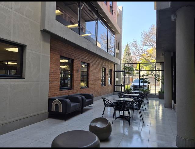 307M² OFFICE TO LET IN WAVERLEY