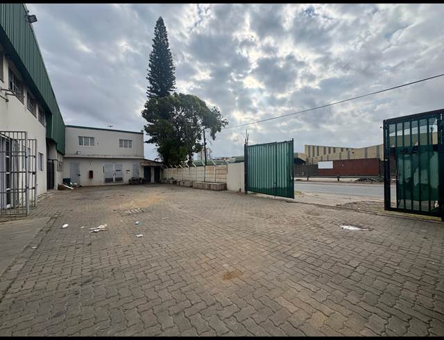 1,200M² WAREHOUSE TO LET IN PHOENIX INDUSTRIAL