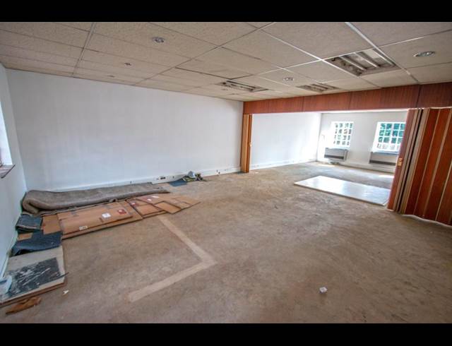 1,049M² INDUSTRIAL YARD TO LET IN HALFWAY HOUSE