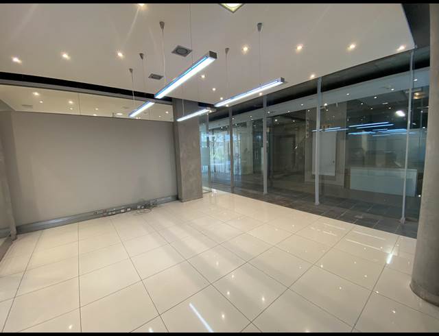160M² RETAIL TO LET IN DE WATERKANT