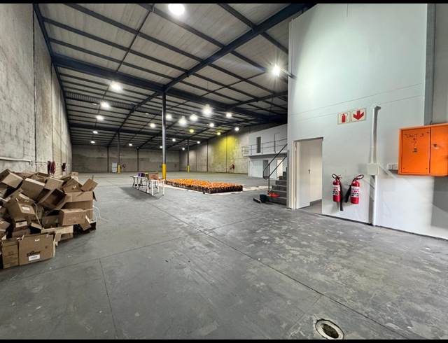 1,500M² WAREHOUSE TO LET IN BRIARDENE