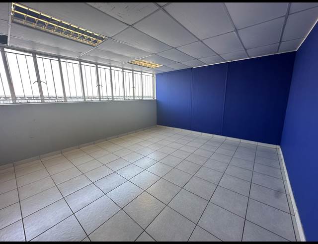 132M² OFFICE TO LET IN JANSENPARK