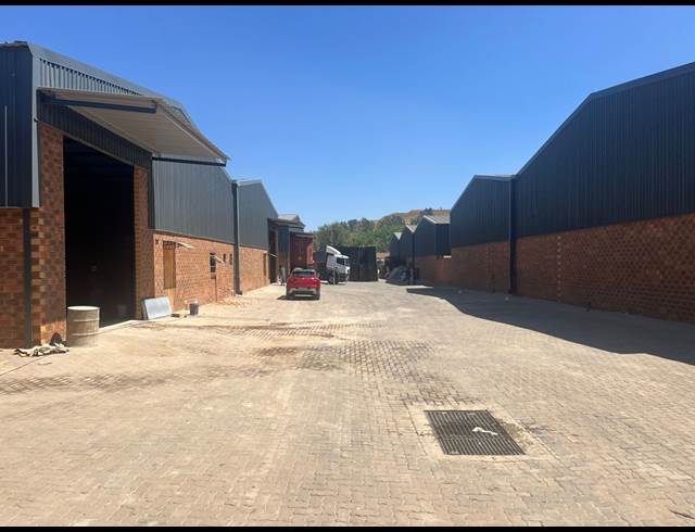 816M² WAREHOUSE TO LET IN THETA