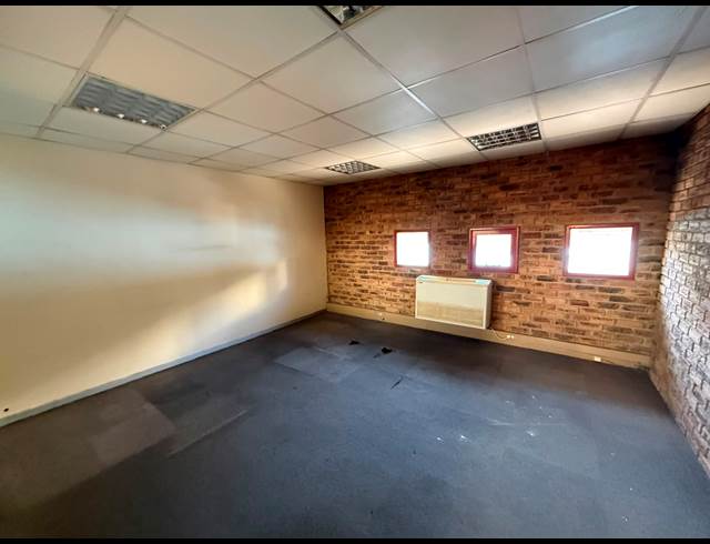250M² WAREHOUSE TO LET IN LASER PARK