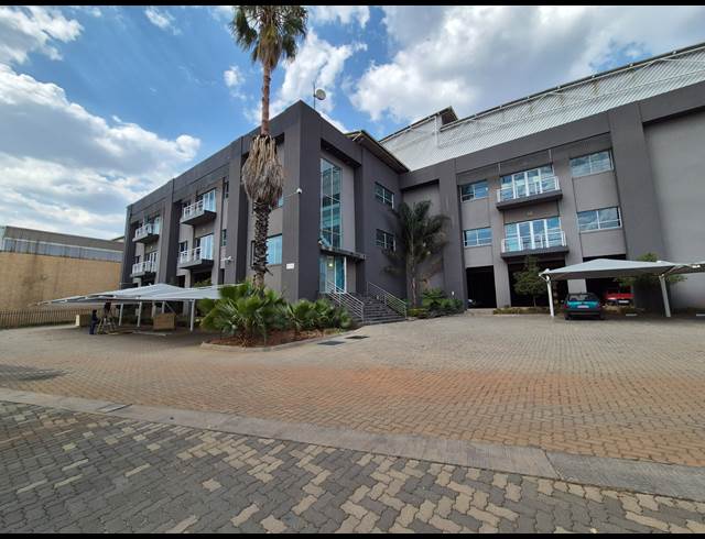 7,671M² WAREHOUSE TO LET IN LONGMEADOW