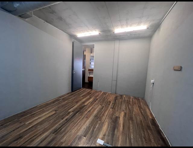 38M² OFFICE TO LET IN DE WATERKANT