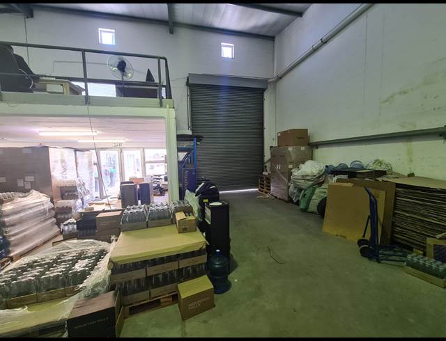 270.80M² WAREHOUSE TO LET IN MARCONI BEAM INDUSTRIA