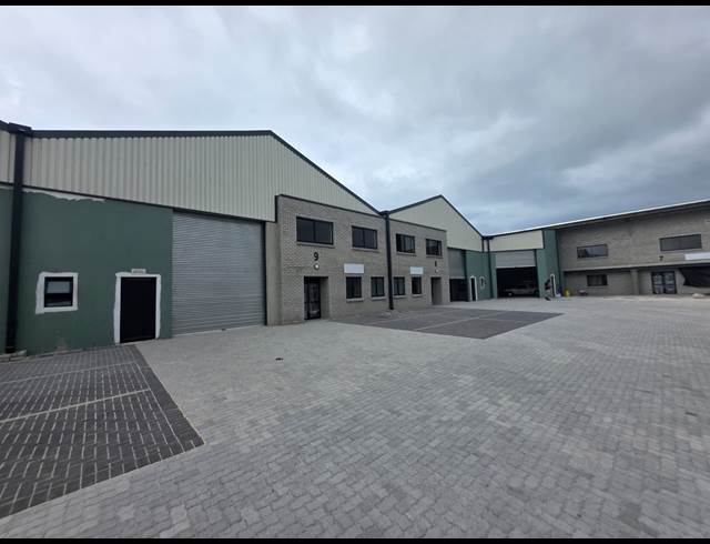 706M² WAREHOUSE TO LET IN FIRGROVE INDUSTRIAL ESTATE