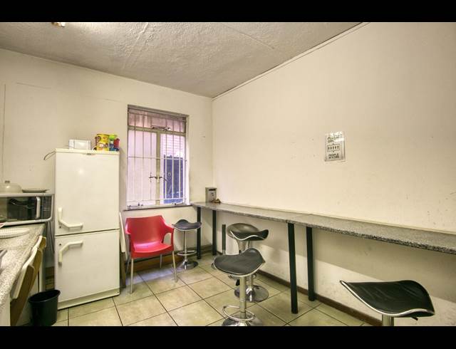 2,100M² WAREHOUSE TO LET IN WYNBERG
