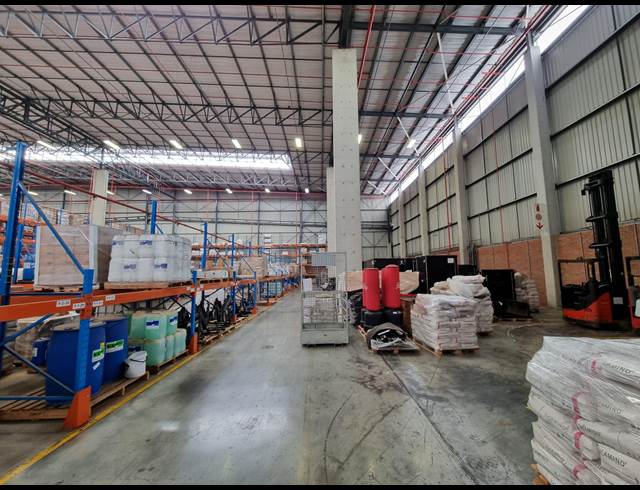 8,470M² WAREHOUSE TO LET IN LINBRO PARK