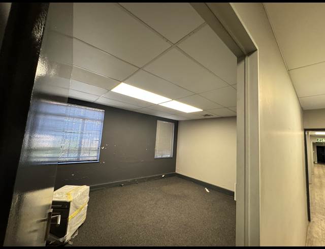 952M² OFFICE TO LET IN WYNBERG