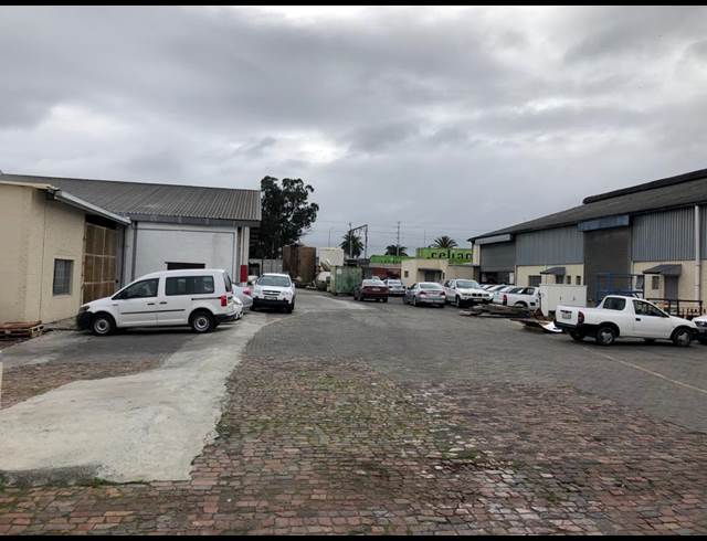 600M² WAREHOUSE TO LET IN TRIANGLE FARM