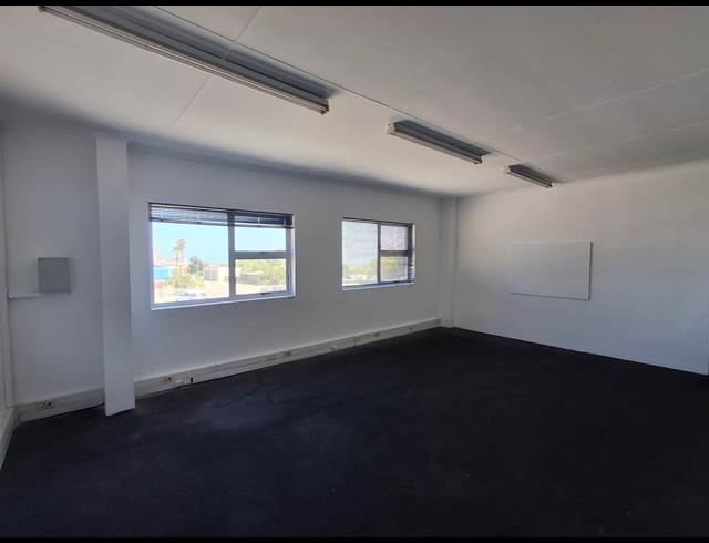 1,304M² WAREHOUSE TO LET IN WOODBROOK