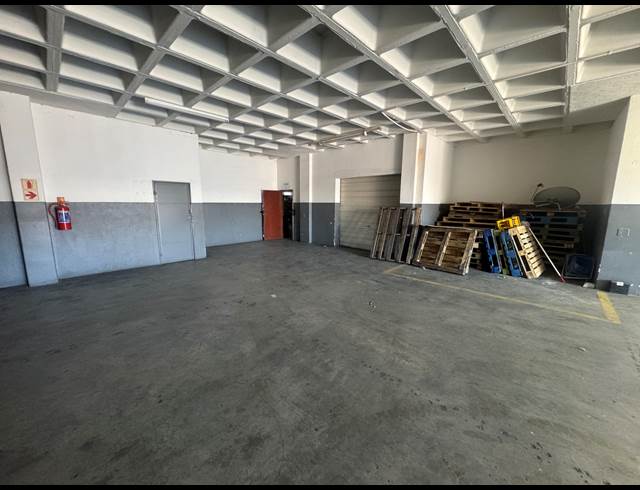 230M² WAREHOUSE TO LET IN WYNBERG