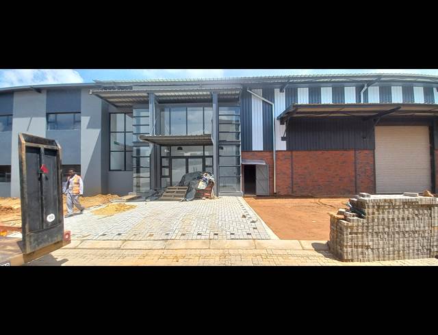 942M² WAREHOUSE TO LET IN LASER PARK