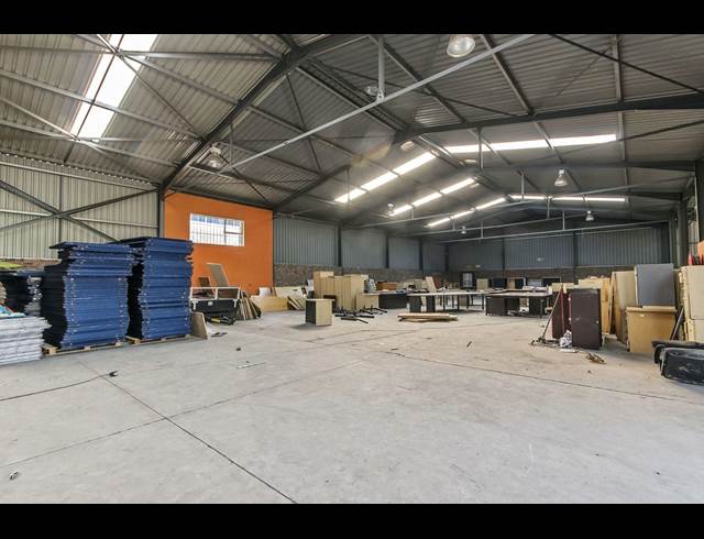 2,360M² WAREHOUSE TO LET IN WYNBERG